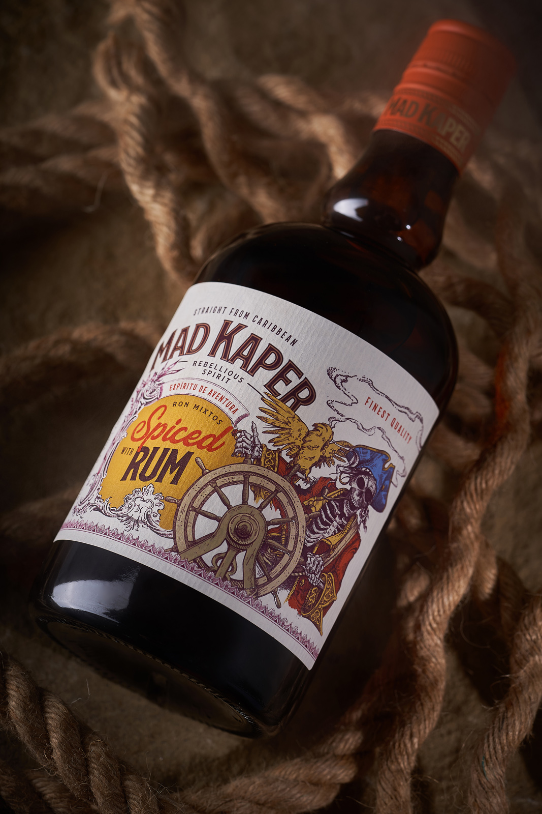 MadKaper朗姆酒的视觉风格包装设计(图2)