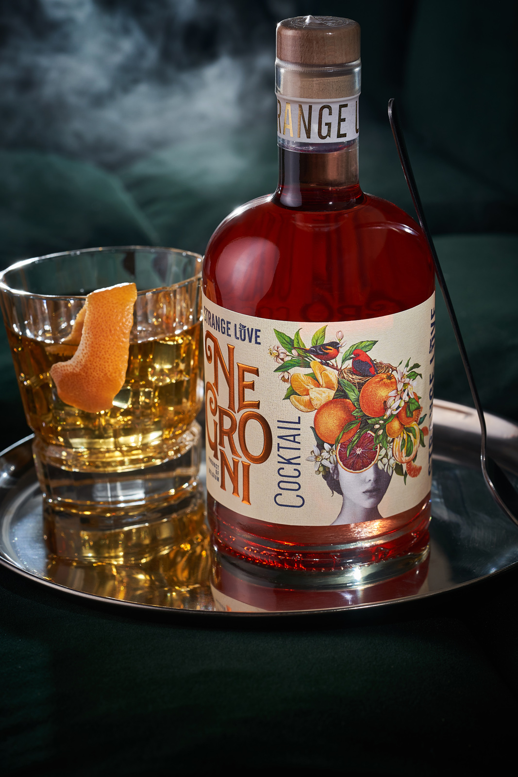 Strange Luve Negroni 鸡尾酒视觉包装设计(图2)