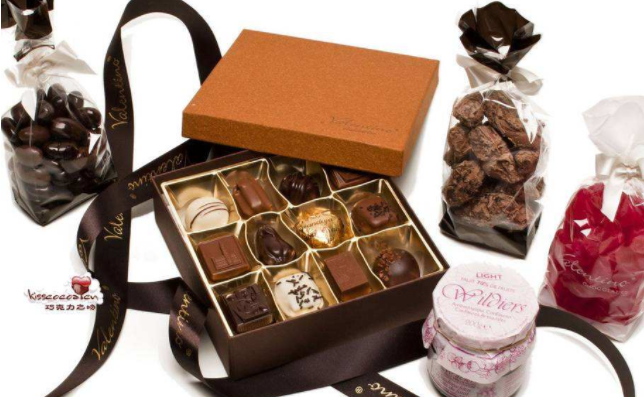 Valentino凡情蒂诺品牌logo与食品包装设计欣赏(图3)