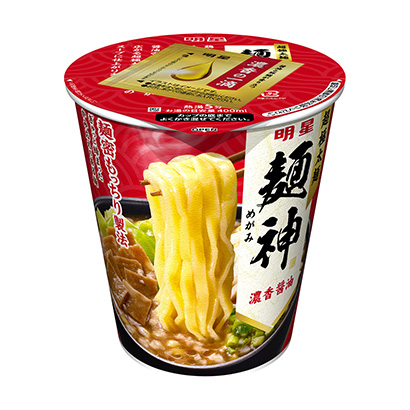 明星面神杯浓香酱油明星食品面类包装设计(图1)