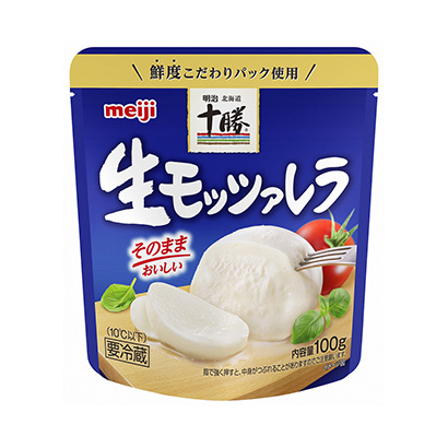 明治北海道十胜生莫扎雷拉明治乳制品包装设计(图1)